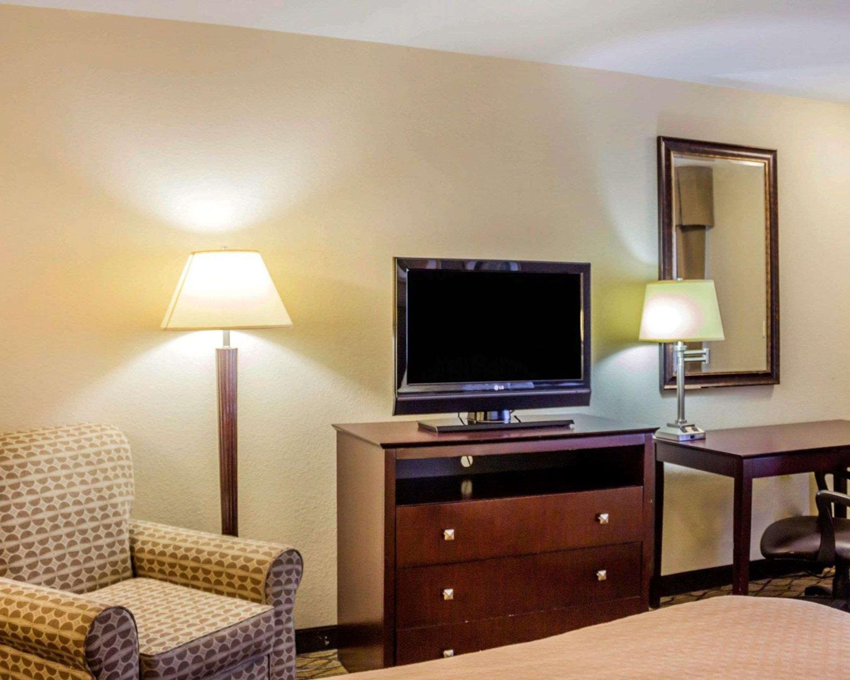 Quality Inn Waterbury Eksteriør billede