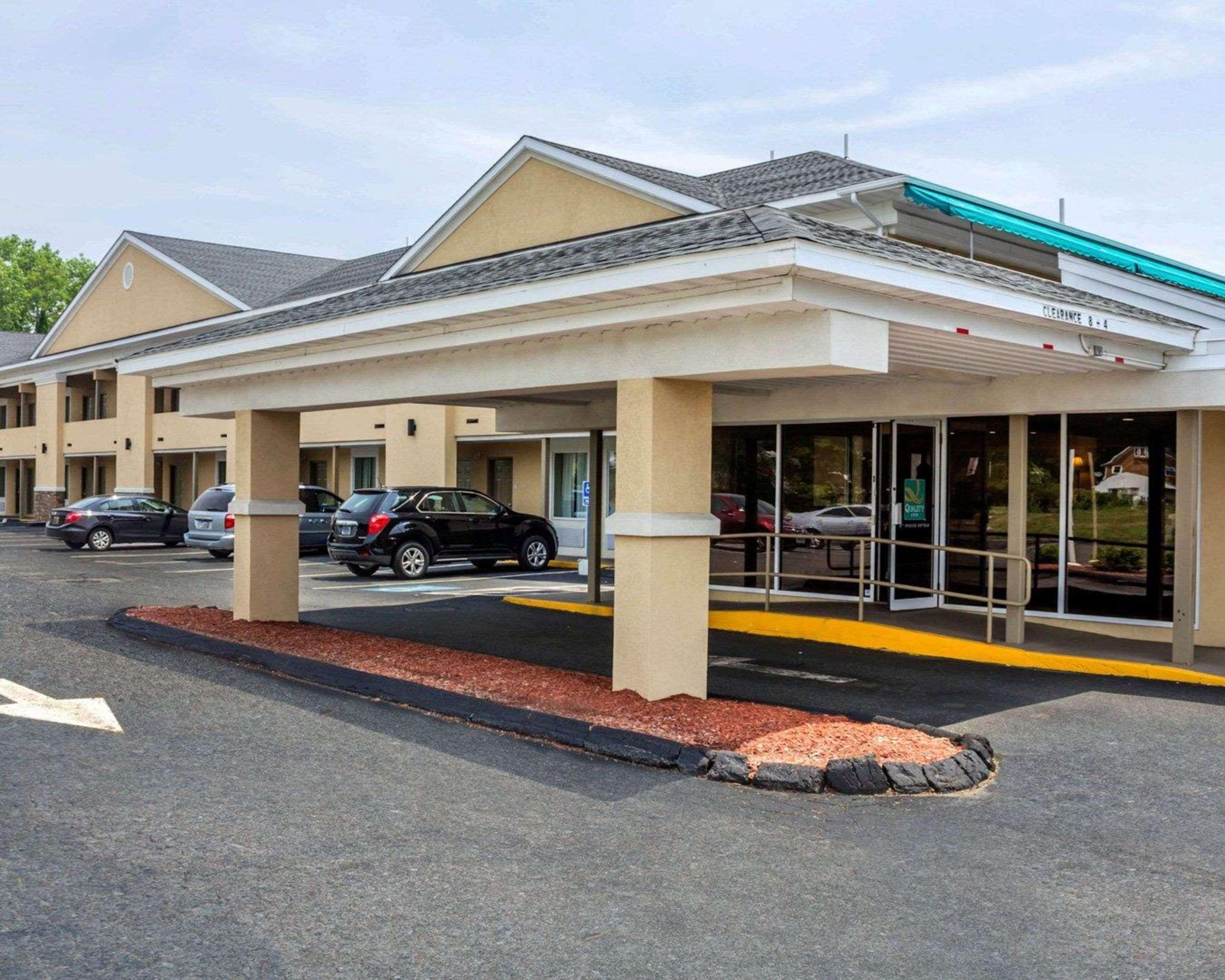 Quality Inn Waterbury Eksteriør billede