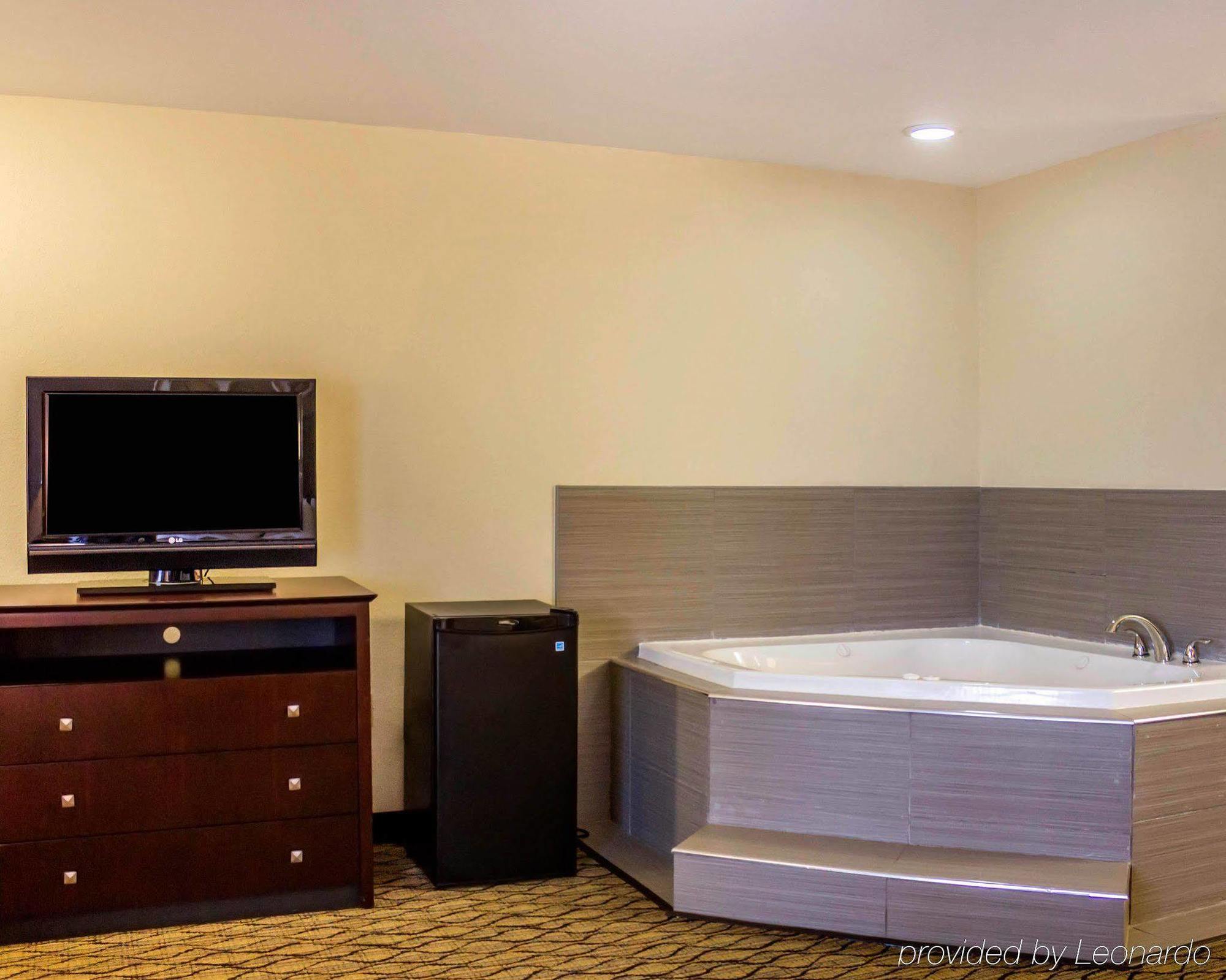 Quality Inn Waterbury Eksteriør billede