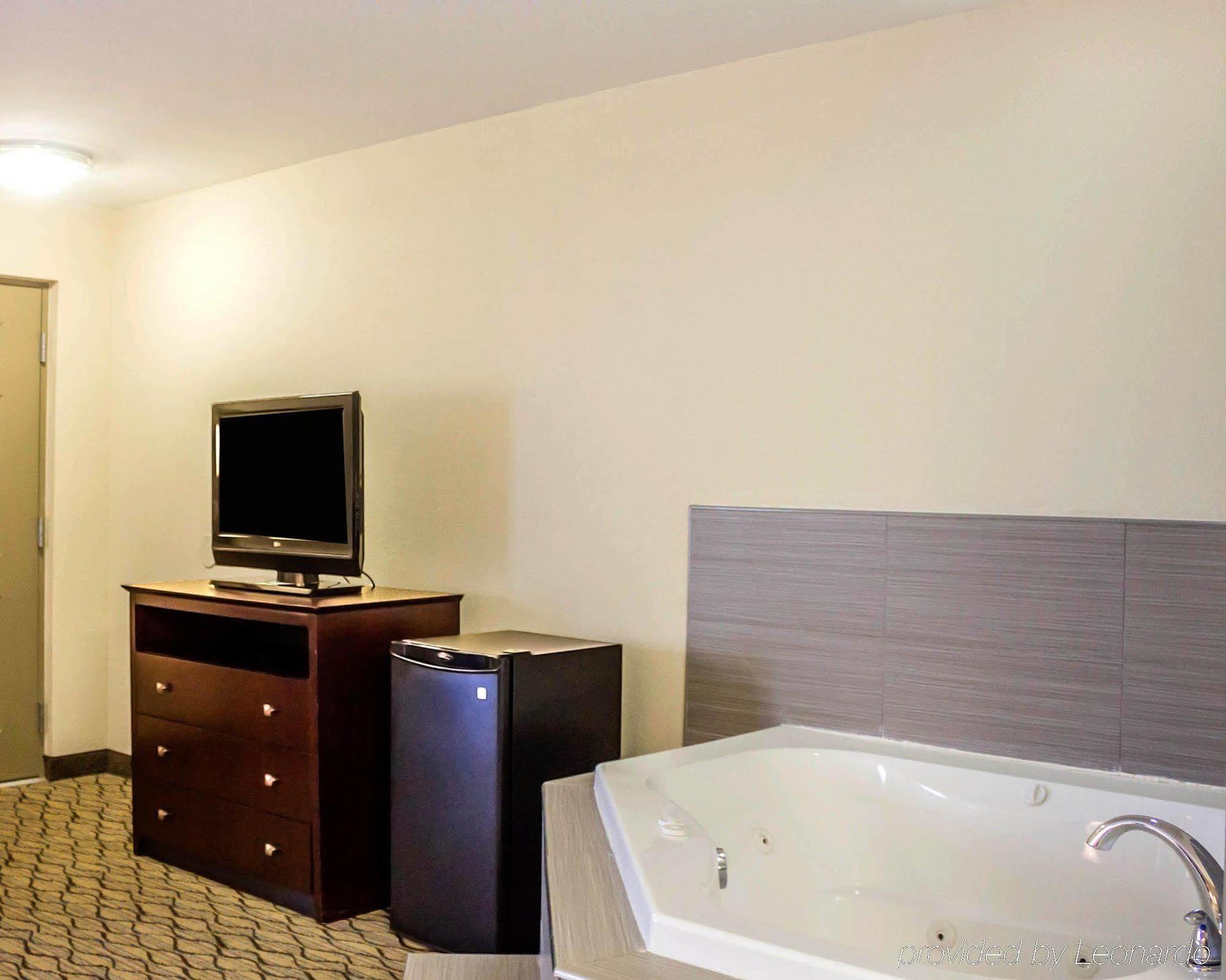 Quality Inn Waterbury Eksteriør billede